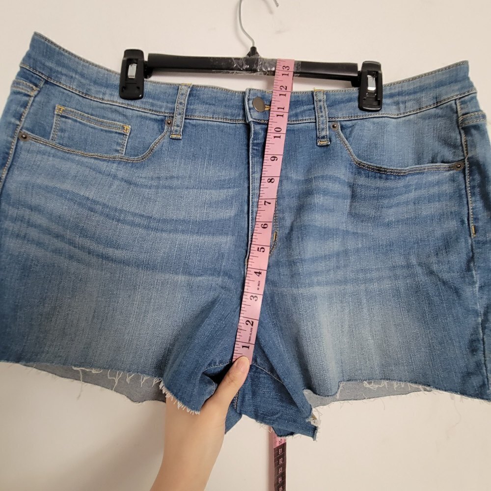 NEW Universal Thread Power Stretch High Rise Midi… - image 7